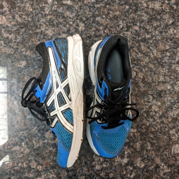 asics boys size 2